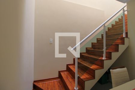 Escada de casa à venda com 3 quartos, 240m² em Jardim Santa Cruz , São Paulo