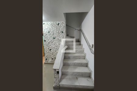 Escada de casa para alugar com 3 quartos, 200m² em Campo Grande, Santos