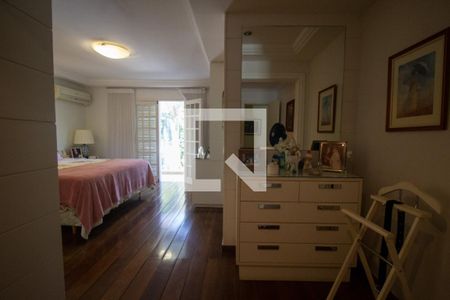 Casa de condomínio à venda com 610m², 5 quartos e 4 vagas Casa de condomínio à venda com 610m², 5 quartos e 4 vagasSuíte 1