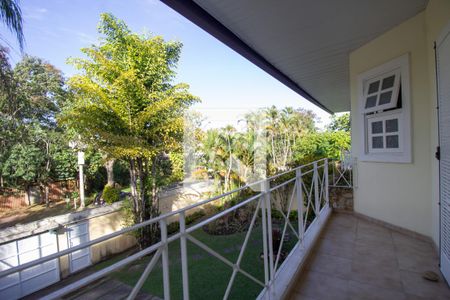 Casa de condomínio à venda com 610m², 5 quartos e 4 vagas Casa de condomínio à venda com 610m², 5 quartos e 4 vagasVaranda da Suíte 1