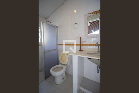 Casa de condomínio à venda com 610m², 5 quartos e 4 vagas Casa de condomínio à venda com 610m², 5 quartos e 4 vagasBanheiro da Área Gourmet