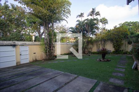 Casa de condomínio à venda com 610m², 5 quartos e 4 vagas Casa de condomínio à venda com 610m², 5 quartos e 4 vagasQuintal