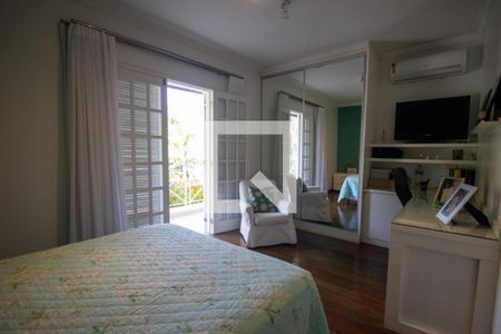 Casa de condomínio à venda com 610m², 5 quartos e 4 vagas Casa de condomínio à venda com 610m², 5 quartos e 4 vagasSuíte 3