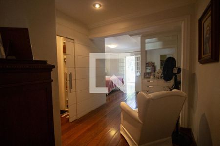 Casa de condomínio à venda com 610m², 5 quartos e 4 vagas Casa de condomínio à venda com 610m², 5 quartos e 4 vagasSuíte 1