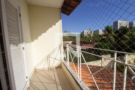 Casa de condomínio à venda com 610m², 5 quartos e 4 vagas Casa de condomínio à venda com 610m², 5 quartos e 4 vagasVaranda da Suíte 2