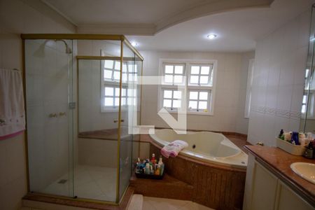 Casa de condomínio à venda com 610m², 5 quartos e 4 vagas Casa de condomínio à venda com 610m², 5 quartos e 4 vagasBanheiro da Suíte 1