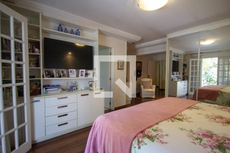 Casa de condomínio à venda com 610m², 5 quartos e 4 vagas Casa de condomínio à venda com 610m², 5 quartos e 4 vagasSuíte 1