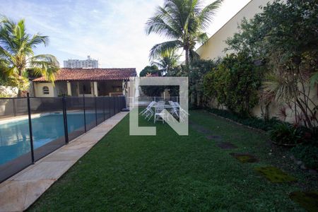 Casa de condomínio à venda com 610m², 5 quartos e 4 vagas Casa de condomínio à venda com 610m², 5 quartos e 4 vagasQuintal