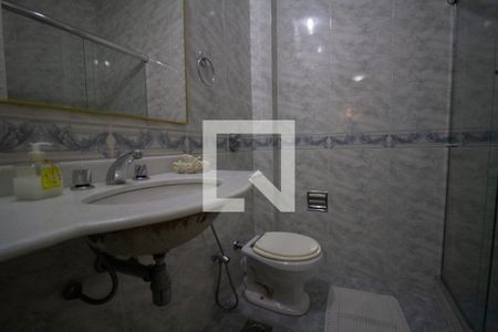 Casa de condomínio à venda com 610m², 5 quartos e 4 vagas Casa de condomínio à venda com 610m², 5 quartos e 4 vagasBanheiro Social