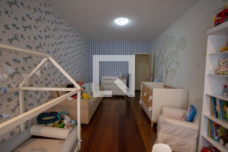 Casa de condomínio à venda com 610m², 5 quartos e 4 vagas Casa de condomínio à venda com 610m², 5 quartos e 4 vagasQuarto 1