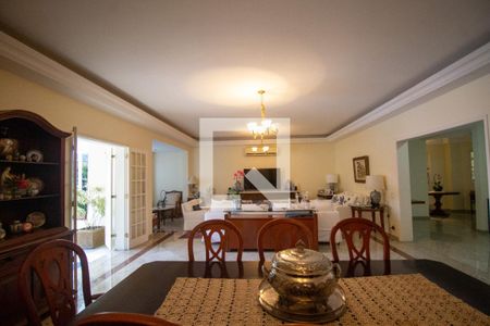 Sala de casa de condomínio à venda com 5 quartos, 610m² em Barra da Tijuca, Rio de Janeiro