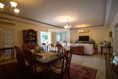 Sala de casa de condomínio à venda com 5 quartos, 610m² em Barra da Tijuca, Rio de Janeiro