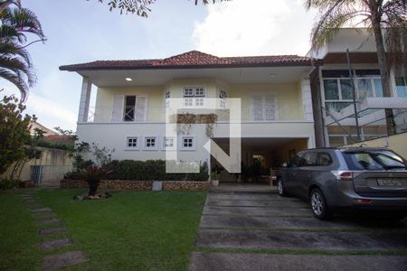 Casa de condomínio à venda com 610m², 5 quartos e 4 vagas Casa de condomínio à venda com 610m², 5 quartos e 4 vagasFrente da Casa