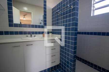 Casa de condomínio à venda com 610m², 5 quartos e 4 vagas Casa de condomínio à venda com 610m², 5 quartos e 4 vagasBanheiro da Suíte 2