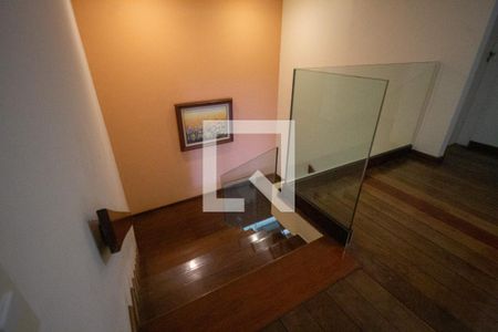 Casa de condomínio à venda com 610m², 5 quartos e 4 vagas Casa de condomínio à venda com 610m², 5 quartos e 4 vagasHall dos Quartos