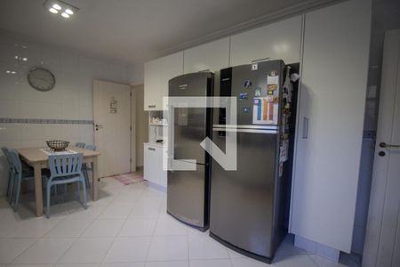 Casa de condomínio à venda com 610m², 5 quartos e 4 vagas Casa de condomínio à venda com 610m², 5 quartos e 4 vagasCozinha