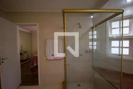 Casa de condomínio à venda com 610m², 5 quartos e 4 vagas Casa de condomínio à venda com 610m², 5 quartos e 4 vagasBanheiro da Suíte 1