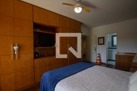 Casa de condomínio à venda com 610m², 5 quartos e 4 vagas Casa de condomínio à venda com 610m², 5 quartos e 4 vagasSuíte 2