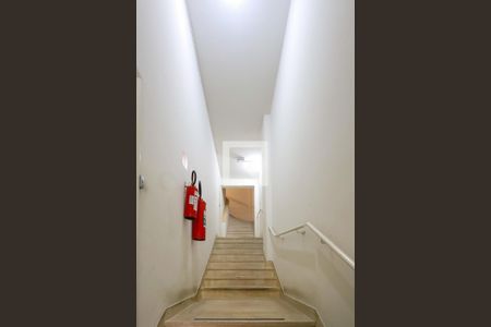 Studio para alugar com 28m², 1 quarto e sem vaga Studio para alugar com 28m², 1 quarto e sem vagaEscada de Acesso