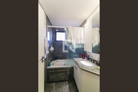 Apartamento à venda com 193m², 3 quartos e 3 vagasBanheiro da Suíte 3