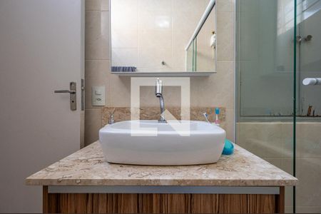 Casa à venda com 205m², 3 quartos e 2 vagasBanheiro