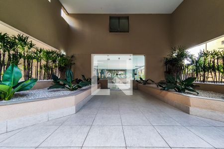 Apartamento à venda com 260m², 4 quartos e 4 vagas Apartamento à venda com 260m², 4 quartos e 4 vagasÁrea Comum - Hall Social