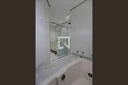 Apartamento à venda com 138m², 3 quartos e 3 vagas Apartamento à venda com 138m², 3 quartos e 3 vagasBanheiro da Suíte 1