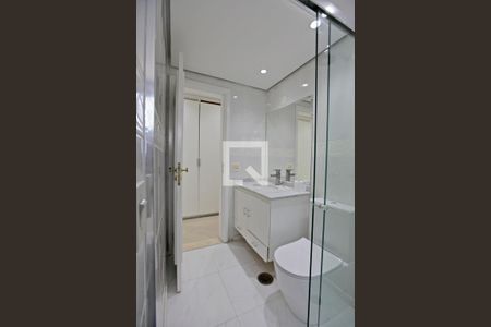 Apartamento à venda com 138m², 3 quartos e 3 vagas Apartamento à venda com 138m², 3 quartos e 3 vagasBanheiro da Suíte 1