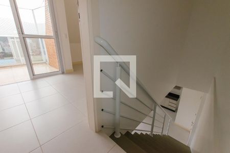 Apartamento para alugar com 82m², 2 quartos e 1 vaga Apartamento para alugar com 82m², 2 quartos e 1 vagaEscada