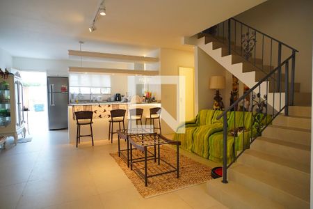 Sala de casa para alugar com 3 quartos, 390m² em Campeche, Florianópolis