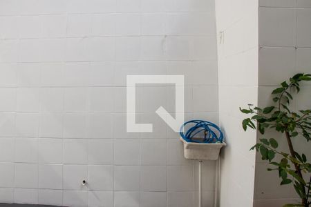 Casa de condomínio para alugar com 70m², 2 quartos e sem vagaQuarto 02 - Janela