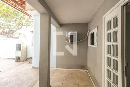 Casa à venda com 140m², 3 quartos e 1 vaga Casa à venda com 140m², 3 quartos e 1 vagaVaranda