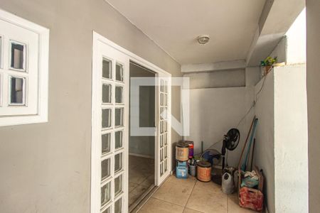 Casa à venda com 140m², 3 quartos e 1 vaga Casa à venda com 140m², 3 quartos e 1 vagaVaranda
