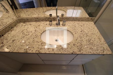 Apartamento para alugar com 105m², 2 quartos e 3 vagasDetalhe banheiro da suíte 