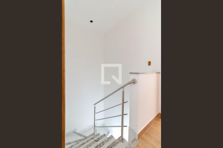 Escada de casa à venda com 2 quartos, 80m² em Xangri-lá, Contagem