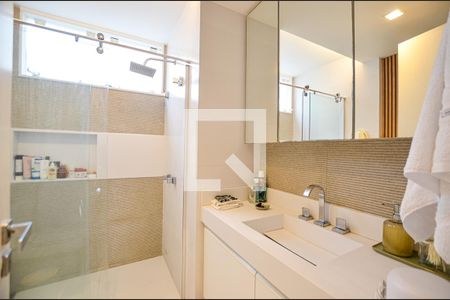 Apartamento à venda com 230m², 3 quartos e 2 vagasBanheiro do Quarto 2