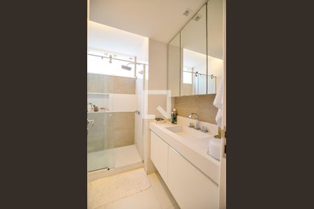 Apartamento à venda com 230m², 3 quartos e 2 vagasBanheiro do Quarto 2