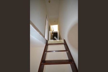 Escada de casa para alugar com 2 quartos, 70m² em Cabuís, Nilópolis