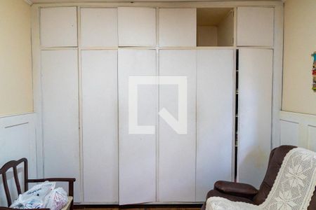 Casa à venda com 340m², 5 quartos e 4 vagasQuarto 1 - Armários