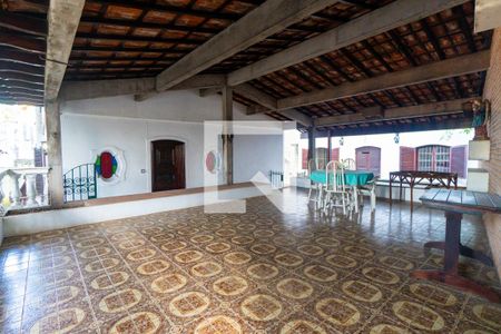 Casa à venda com 340m², 5 quartos e 4 vagasVaranda 2