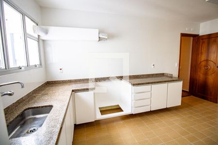 Apartamento à venda com 157m², 4 quartos e 2 vagasCozinha 