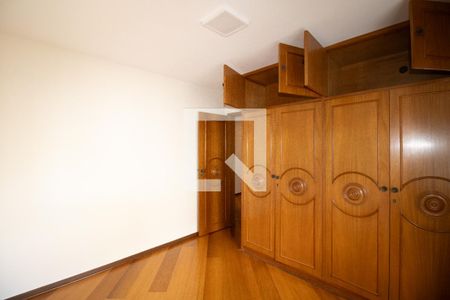 Apartamento à venda com 157m², 4 quartos e 2 vagasQuarto 3- parede de armários 
