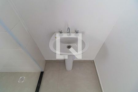 Banheiro de apartamento à venda com 1 quarto, 24m² em Vila Sonia, São Paulo