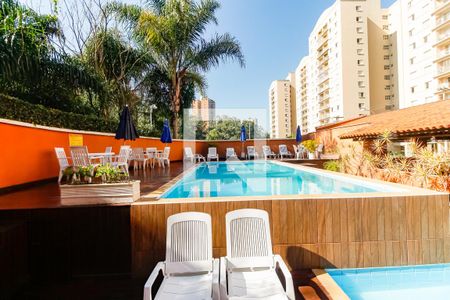 Apartamento à venda com 100m², 4 quartos e 2 vagas Apartamento à venda com 100m², 4 quartos e 2 vagasÁrea comum - Piscina