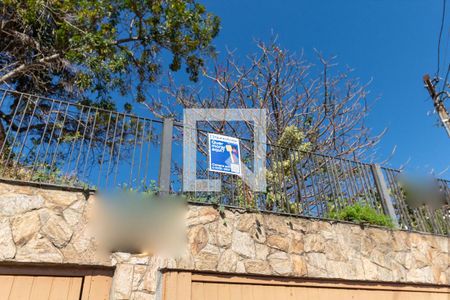 Casa à venda com 323m², 4 quartos e 3 vagasFachada