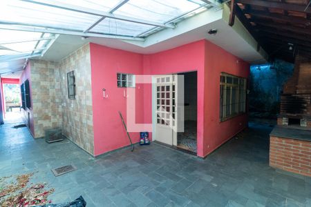 Casa à venda com 323m², 4 quartos e 3 vagasQuintal