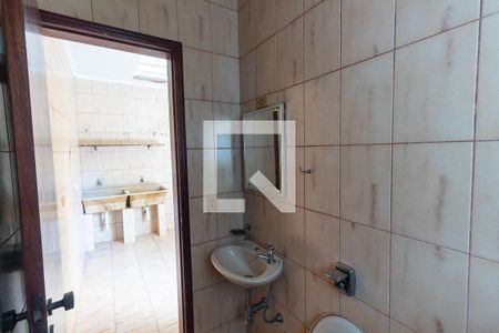 Casa à venda com 323m², 4 quartos e 3 vagasBanheiro 2