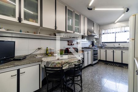 Apartamento à venda com 199m², 4 quartos e 4 vagasCozinha