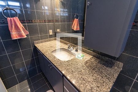 Apartamento à venda com 199m², 4 quartos e 4 vagasBanheiro da Suíte 1