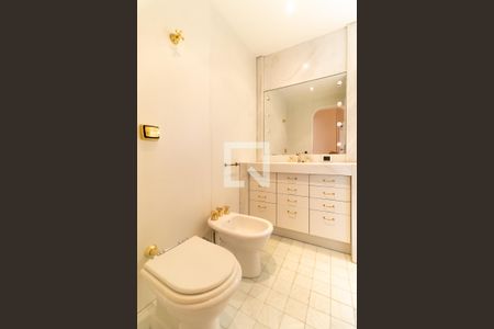 Apartamento à venda com 210m², 3 quartos e 2 vagasBanheiro Social